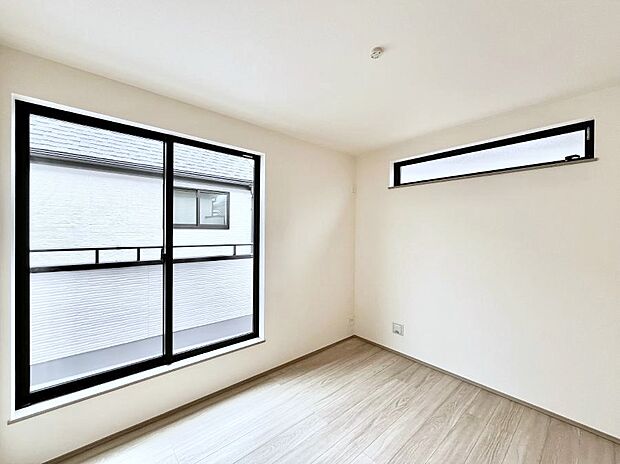 ◆1号棟◆～Bed Room～　マンションと違い部屋数が多いのが戸建てのメリットです。ご家族が増えたことで手狭に感じていた住まいも戸建てでは各居室プライバシーを保つことができます。