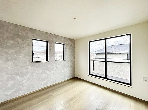 ◆C号棟◆~Bed Room~ 2面採光を確保した明るい室内は、風通しも良く、大変居心地の良い空間となっております。爽やかな風を感じて起きる朝は、快適生活の始まりに!日当たりが良い住まい♪