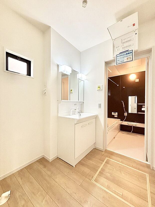 清潔感のある快適空間です。毎日の身支度も気持ち良くお使い頂けます。