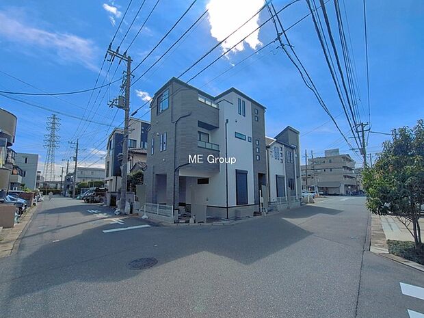 ～Exterior～　前面道路：南西 6m 公道、北西 6m 公道　住宅地になっているので車量も少なく、静かな立地です。子育て環境も良好です♪♪周辺環境もあわせてご案内させて頂きます。