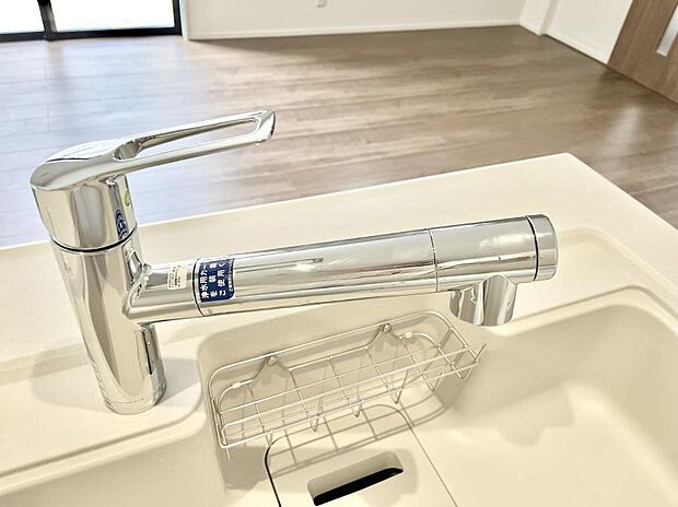 いつでも清潔なおいしいお水を。一つの水栓で水道水と浄水を使い分け。