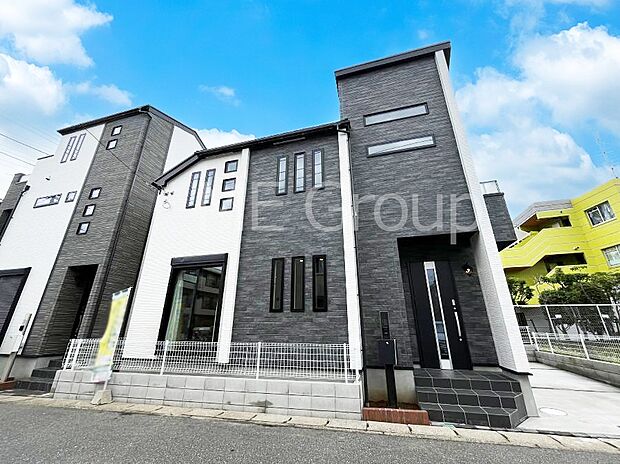 ◆B号棟◆～Exterior～　一戸建ての大きなメリットは、自分達の「土地」を「自由に」使える事です。ガーデニングやＤＩＹ，車やバイクの趣味など様々な用途で利用できます。