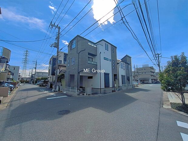～Exterior～　前面道路：南西 6m 公道、北西 6m 公道　住宅地になっているので車量も少なく、静かな立地です。子育て環境も良好です♪♪周辺環境もあわせてご案内させて頂きます。