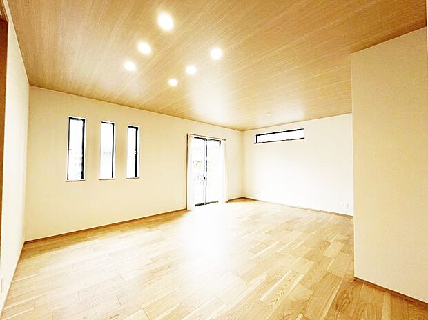 ◆B号棟◆～Living～　豊かな陽光がこの場所を照らしだす。光溢れるこの空間はみんなの笑顔が集う場所、時を忘れ、つきることのないたわいもない会話を楽しむ時間、たくさんの思いが綴られる場所。