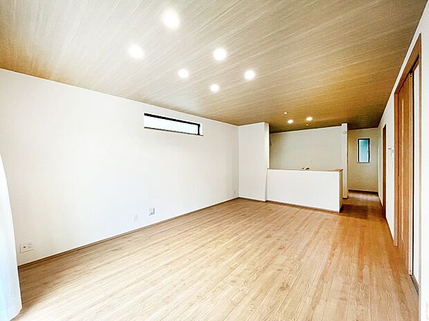 ◆A号棟◆～Living～　家族の食事や団らんのほか、子どもを遊ばせたり、友人を招いたりするLDKは住まいの中心。長時間過ごす場所だから、その空間は住まい全体の居心地を左右します。