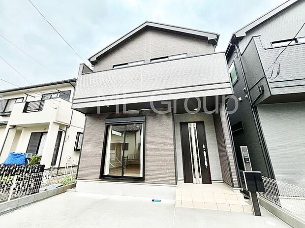 ◆A号棟◆～Exterior～　一戸建ての大きなメリットは、自分達の「土地」を「自由に」使える事です。ガーデニングやＤＩＹ，車やバイクの趣味など様々な用途で利用できます。