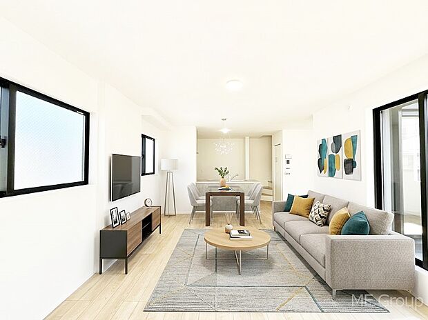 落ち着いた雰囲気のLDKは家族みんなの快適空間※家具はCGです