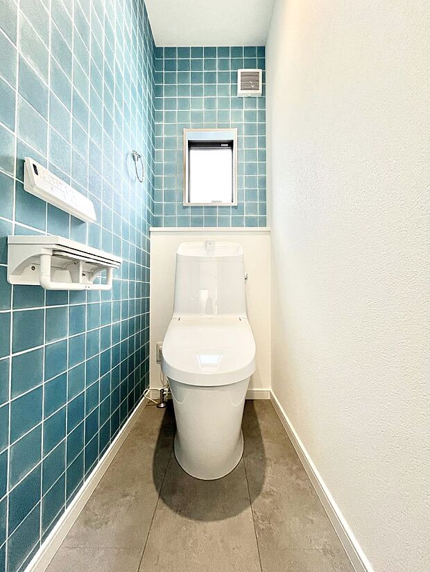 ◆No.2◆~Toilet~ 清潔感のある水回り♪トイレはウォシュレット付きです◎トイレは毎日使わざるを得ないもの。いつも清潔を保ちたいですね。トイレが2ヶ所あるので朝の混雑時に便利です!