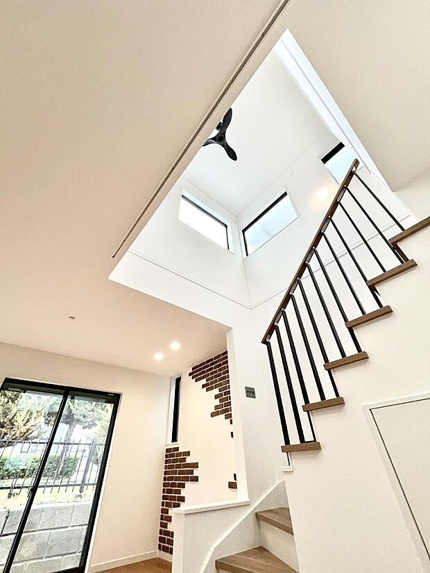 ◆No.2◆明るい日差しが差し込む吹き抜け設計