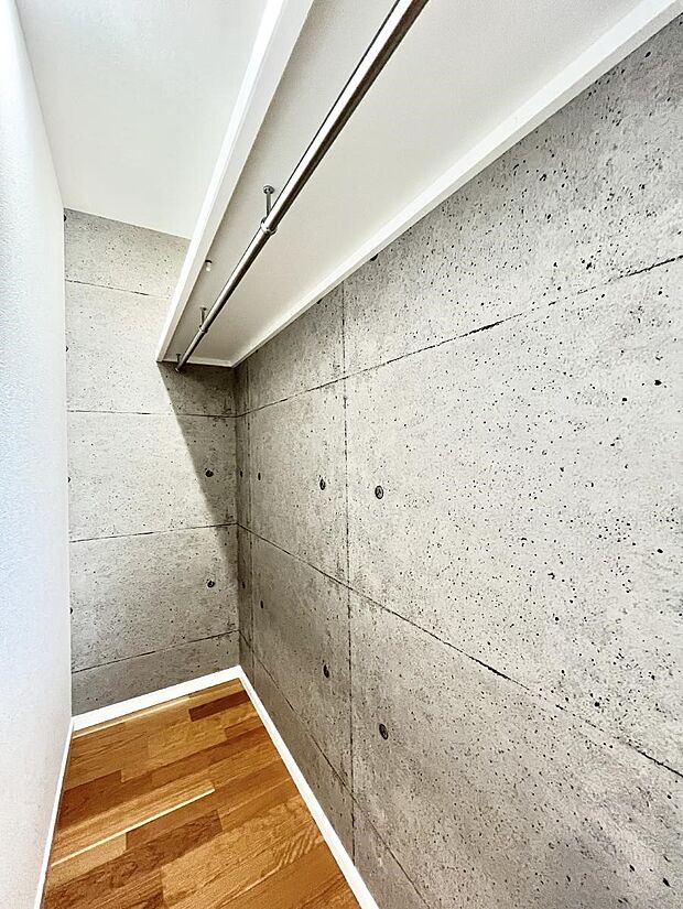 ◆No.2◆玄関ホール収納です。掃除道具やお出かけ用グッズの収納に便利です。