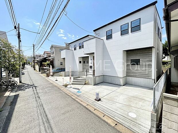 ~Exterior~ 前面道路:北西 4m 私道 前面道路は閑静な住宅地をはしる車通りの少ない道路。駐車の出し入れもらくらくです!ご不明点・現地見学のご希望は、お気軽にお問い合わせください!