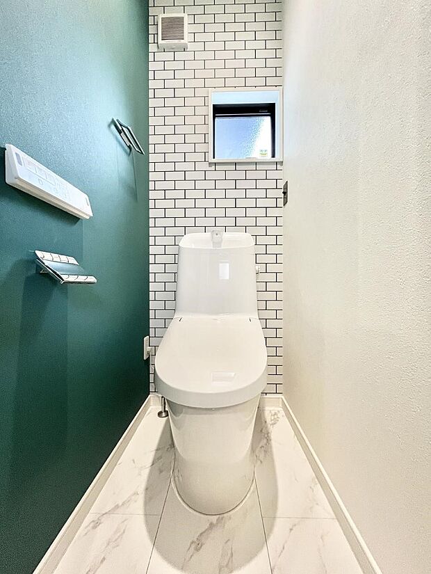 ◆No.1◆~Toilet~ 清潔感のある水回り♪トイレはウォシュレット付きです◎トイレは毎日使わざるを得ないもの。いつも清潔を保ちたいですね。トイレが2ヶ所あるので朝の混雑時に便利です!