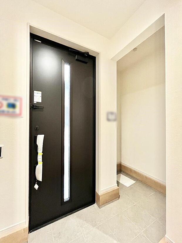 ~Entrance~ 玄関は家の顔といわれますが我が家のセンスをさりげなく感じさせる魅力ある玄関造りも楽しみの一つ。帰宅する度に家族がほっとできる心地よい空間造りも大切ですね♪