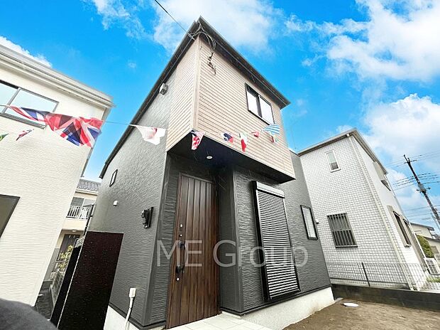 ◆2号棟◆~Exterior~ 閑静な住宅地で子育て家族にピッタリ。 毎日のお散歩も快適な緑に恵まれたエリアで、自然に包まれた穏やかな暮らしを実現するための、ゆとりある住環境が整っています。