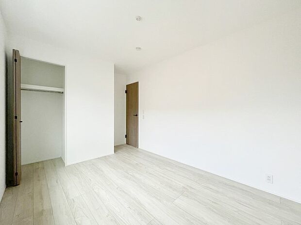 ◆1号棟◆~Bed Room~ 子供部屋はお子様にとって大変重な役割があります。子供一人で過ごす空間を与えることで、宿題や勉強時間も自然と増えまた自ら部屋の片付けや掃除なども促すことに繋がります。