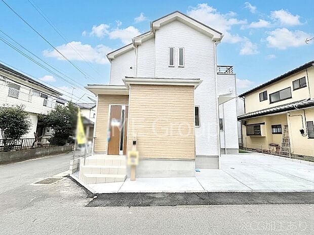 ~Exterior~ 角地により陽当り・風通し良好です。一戸建ての大きなメリットは、自分達の「土地」を「自由に」使える事です。ガーデニングやDIY,車やバイクの趣味など様々な用途で利用できます。