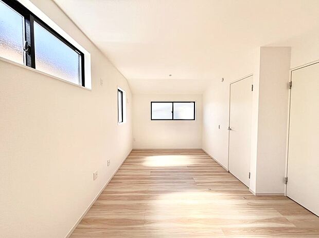 ~Bed Room~ お子様の成長に合わせて住まいのレイアウトも変わります。思春期のプライバシーを重視したり、成長に合わせて机やベットを配置したり。将来を見越しての住まい選びも大切です。