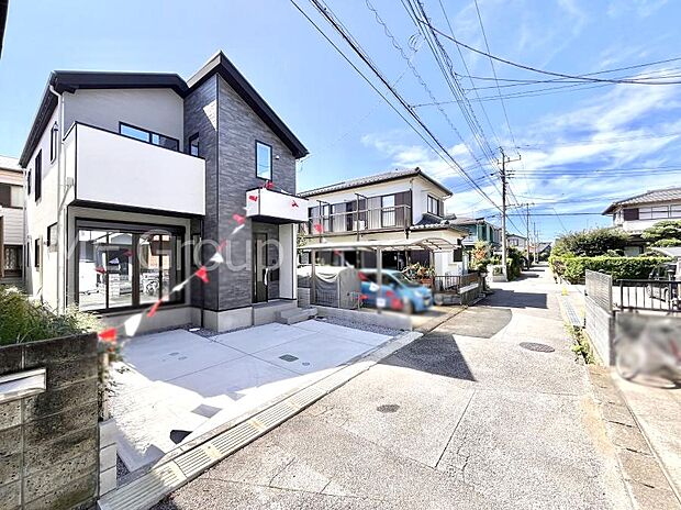 ~Exterior~ 前面道路:北東 4m 公道 前面道路は閑静な住宅地をはしる車通りの少ない道路。駐車の出し入れもらくらくです!ご不明点・現地見学のご希望は、お気軽にお問い合わせください!