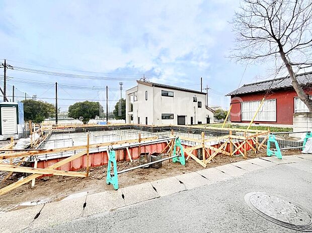 ◆A号棟◆~Exterior~ お家のグレードだけでなく、街並みや周辺環境も大切なポイントです。どんな場所に暮らすかで、日々の快適さや将来の住み心地は大きく変わってきます。