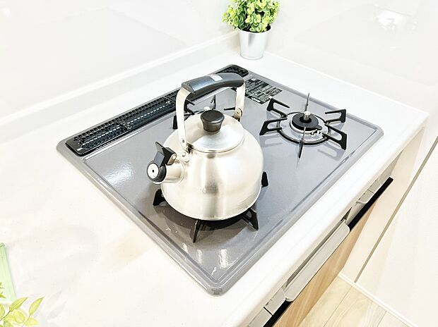 ◆1号棟◆ガスコンロはSiセンサー搭載。火力調節や焦げ付き・消し忘れも防いでくれます。