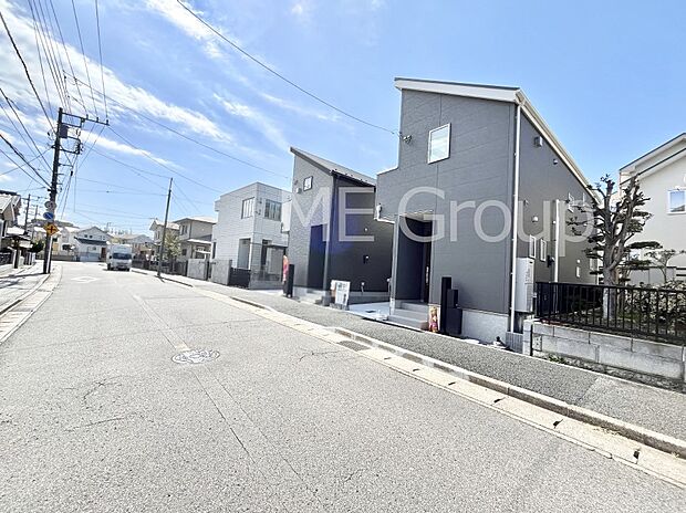 ~Exterior~ 前面道路は閑静な住宅地をはしる車通りの少ない道路。駐車の出し入れもらくらくです!ご不明点・現地見学のご希望は、お気軽にお問い合わせください!