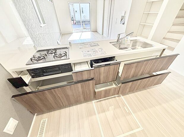 使いやすさを優先したスライド式収納タイプ！