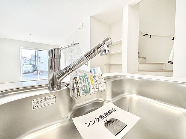 いつでも清潔なおいしいお水を。一つの水栓で水道水と浄水を使い分け。