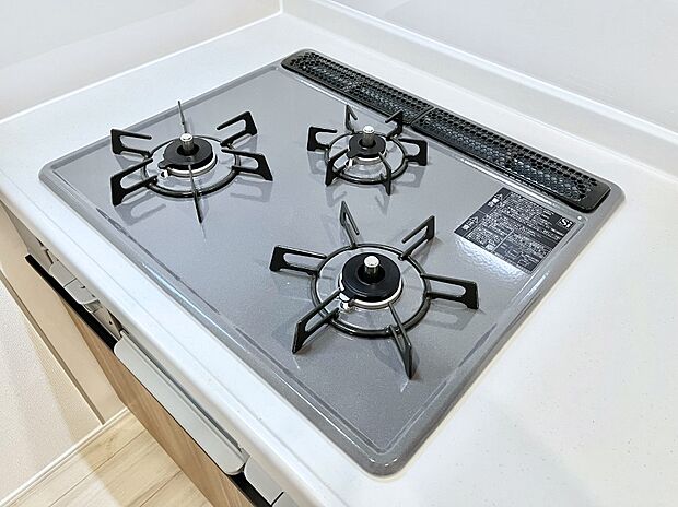 ◆2号棟◆ガスコンロはＳｉセンサー搭載。火力調節や焦げ付き・消し忘れも防いでくれます。