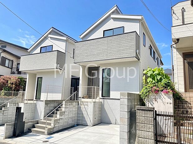 ◆2号棟◆～Exterior～  毎日のお散歩も快適な緑に恵まれた閑静な住宅地は、伸び伸びスローライフを叶えてくれます。自然豊富な季節の移ろいを身近に感じられる、子育てに適した環境です。
