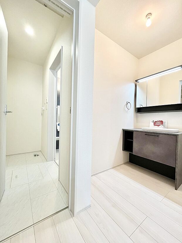 身支度もスムーズにおこなえる脱衣場       