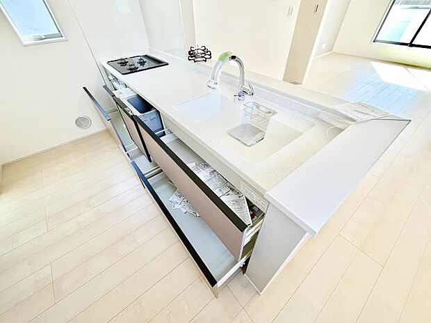 使いやすさを優先したスライド式収納タイプ!