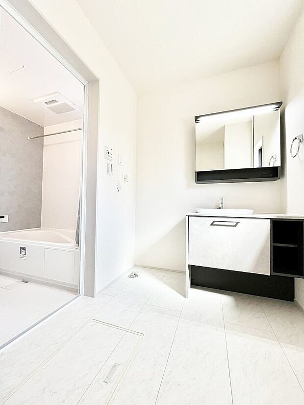 清潔感のある快適空間です。毎日の身支度も気持ち良くお使い頂けます。 