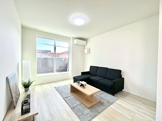 ◆1号棟◆～Living～　日当たりのいい2階リビングはプライベート性も高く、落ち着いて暮らせます。ゆとりある暮らしと心地よい住環境が紡ぐ贅沢な時間をご家族みんなでお過ごし下さい。