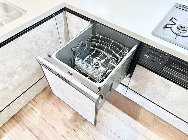 面倒なお片づけは食洗機にお任せ！家事の負担が減って、時間にも気持ちにもゆとりができます。