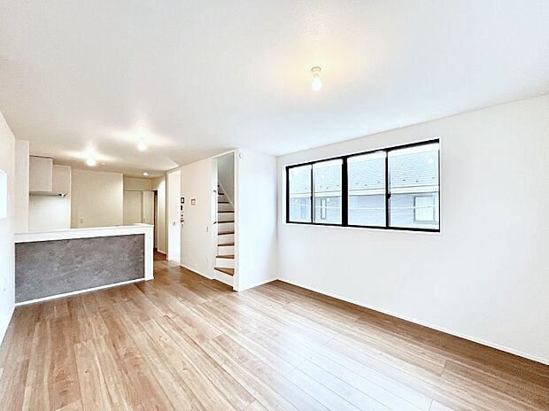 日当たりの良いリビング。お気に入りのグリーンを飾れば更に心地よさがアップ！