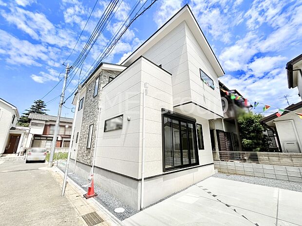 ~Exterior~ 閑静な住宅地で子育て家族にピッタリ。 毎日のお散歩も快適な緑に恵まれたエリアで、自然に包まれた穏やかな暮らしを実現するための、ゆとりある住環境が整っています。
