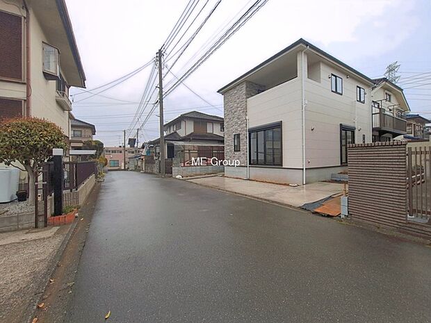 ～Exterior～　前面道路：北西 4.8m 公道　前面道路は閑静な住宅地をはしる車通りの少ない道路。駐車の出し入れもらくらくです！ご不明点・現地見学のご希望は、お気軽にお問い合わせください！