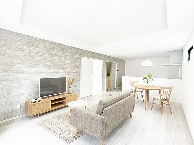 家族の和やかな会話が聞こえてきそう。開放感のあるリビングです。※家具はCGです