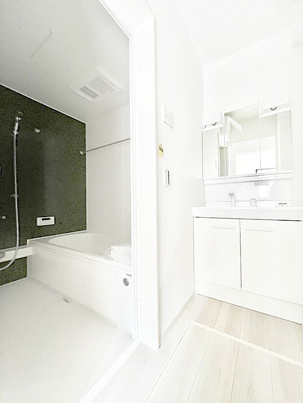 身支度もスムーズにおこなえる脱衣場。