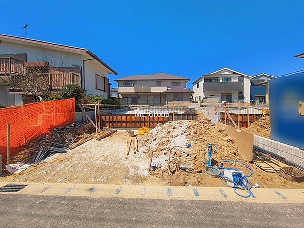 ◆1号棟◆～Exterior～　周辺には学校や買物施設もあり生活、子育てに適した環境が広がっています！「永住地」として、物件のご見学だけではなく、周辺の環境や通学できる学校についてもご相談ください！