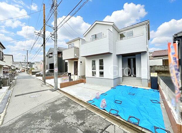 ~Exterior~ 前面道路は閑静な住宅地をはしる車通りの少ない道路。駐車の出し入れもらくらくです!ご不明点・現地見学のご希望は、お気軽にお問い合わせください!