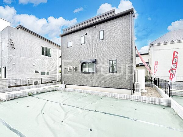 ～Exterior～  閑静な住宅地で子育て家族にピッタリ。  毎日のお散歩も快適な緑に恵まれたエリアで、自然に包まれた穏やかな暮らしを実現するための、ゆとりある住環境が整っています。