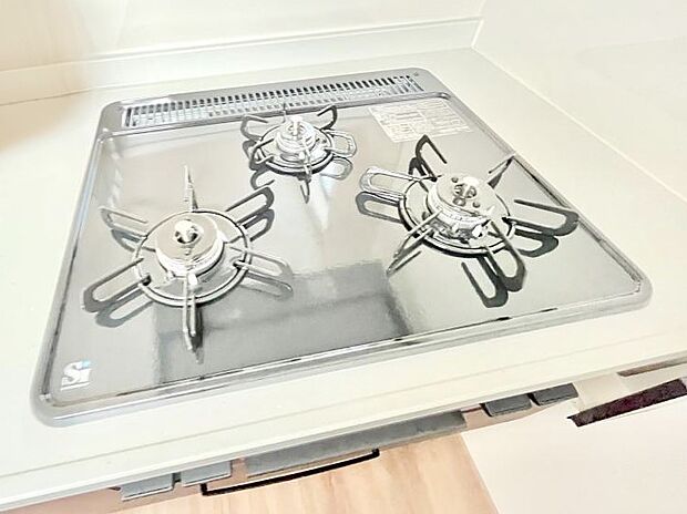 ◆1号棟◆三口ガスコンロでお料理が一気にはかどりそう。