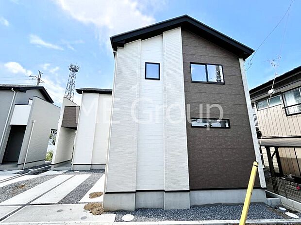 ◆1号棟◆~Exterior~ 一戸建ての大きなメリットは、自分達の「土地」を「自由に」使える事です。ガーデニングやDIY,車やバイクの趣味など様々な用途で利用できます。