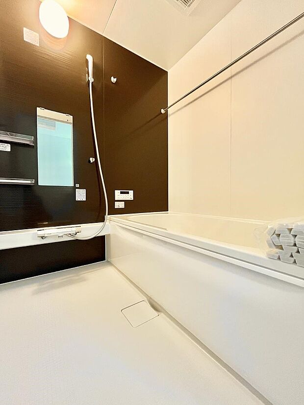 ~Bath Room~ 広いバスルーム♪ゆったりと1日の疲れを癒して、充実した日々をお送りください。※1号棟同仕様写真