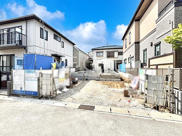 ~Exterior~ 閑静な住宅地で子育て家族にピッタリ。 毎日のお散歩も快適な緑に恵まれたエリアで、自然に包まれた穏やかな暮らしを実現するための、ゆとりある住環境が整っています。