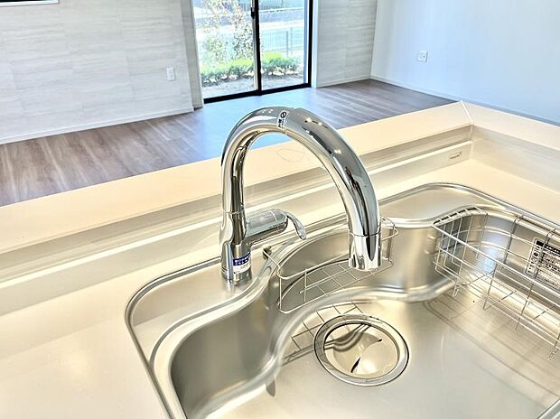 浄水器一体型のキッチンで洗い物用・料理用と切り替え簡単!