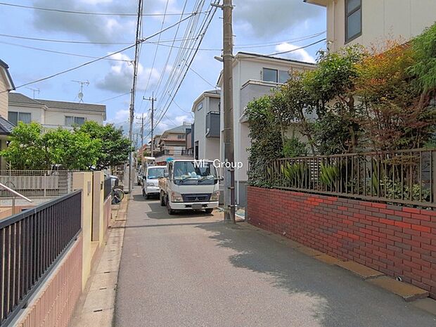 ～Exterior～　前面道路：北西 4m 私道　前面道路は閑静な住宅地をはしる車通りの少ない道路。駐車の出し入れもらくらくです！ご不明点・現地見学のご希望は、お気軽にお問い合わせください！