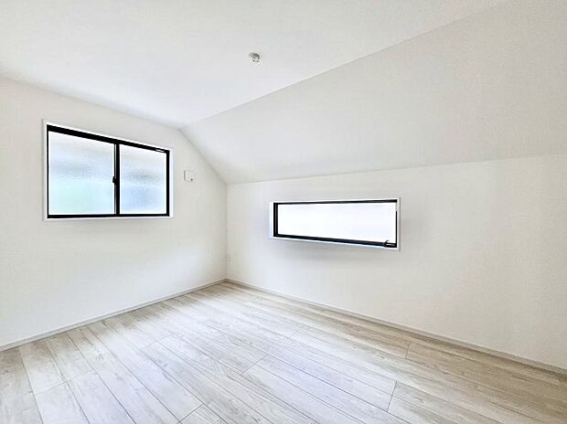 ◆2号棟◆~Bed Room~ 子供部屋はお子様にとって大変重な役割があります。子供一人で過ごす空間を与えることで、宿題や勉強時間も自然と増えまた自ら部屋の片付けや掃除なども促すことに繋がります。
