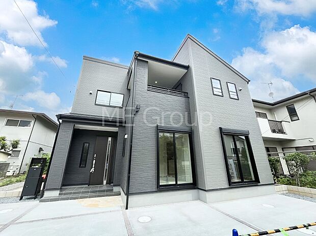 ~Exterior~ 一戸建ての大きなメリットは、自分達の「土地」を「自由に」使える事です。ガーデニングやDIY,車やバイクの趣味など様々な用途で利用できます。
